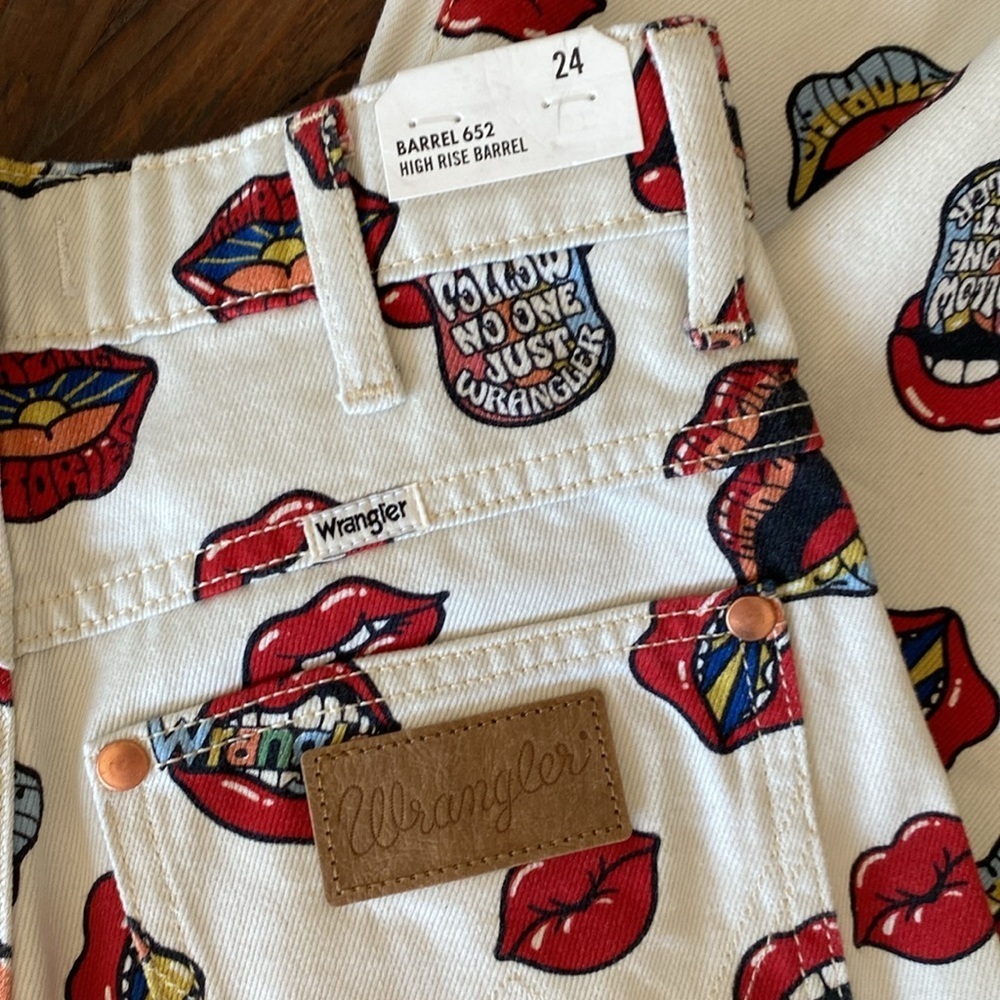 *RARE* Wrangler Barrel 625 high rise Barrel *read my lips* *rolling stones* NWT - Picture 5 of 5